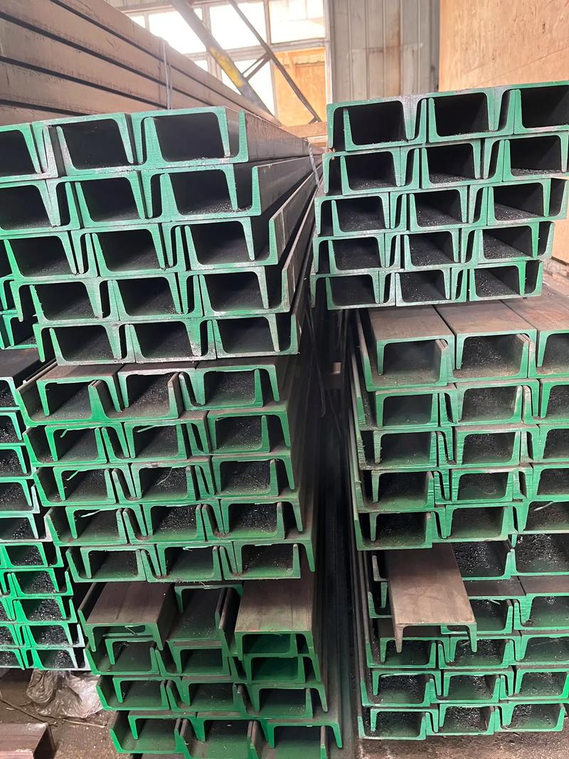 荷塘幕墙槽钢插芯